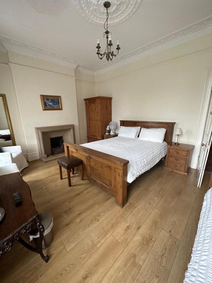 Manor Lodge Guesthouse 킨샴 외부 사진