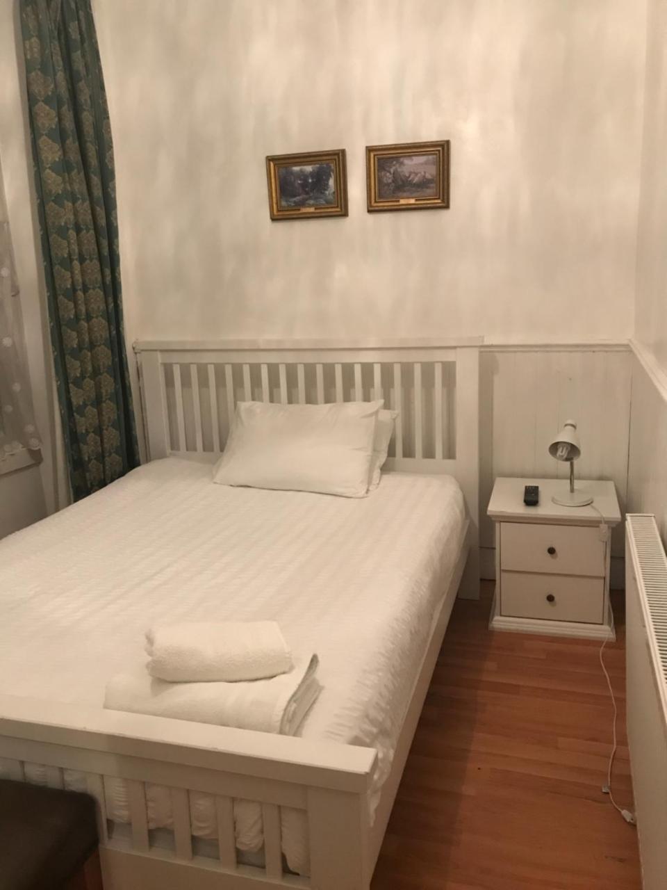 Manor Lodge Guesthouse 킨샴 외부 사진